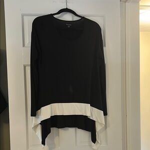 KENSIE Black and White Asymmetrical Top